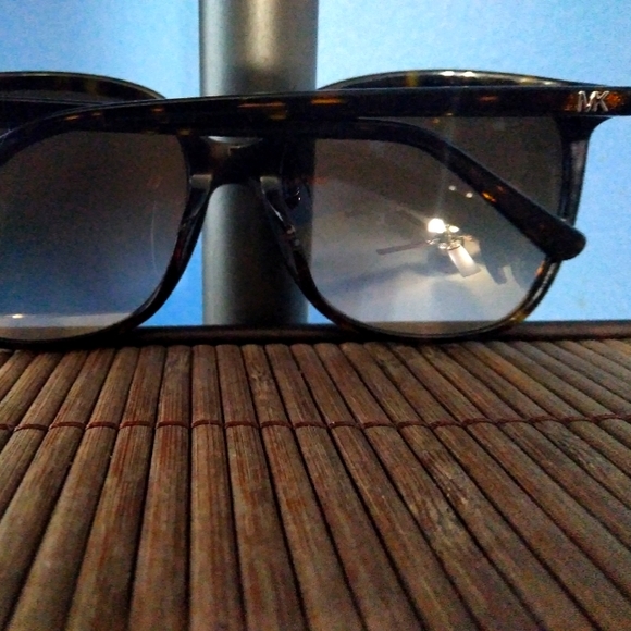 NWOT Brand new, never worn, authentic Michael Kors sunglasses - Picture 4 of 5